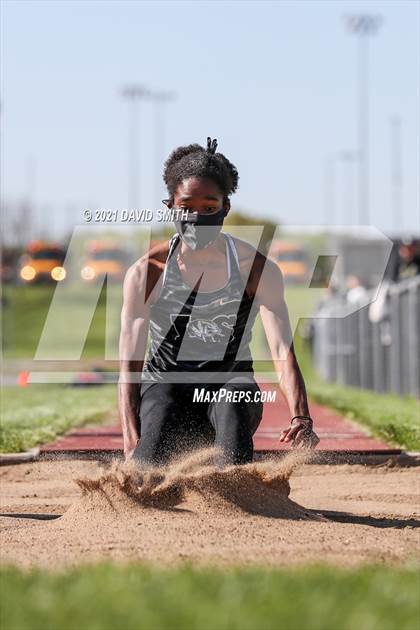Thumbnail 1 in KC Suburban Red Conf. Champ. - Girls Field photogallery.