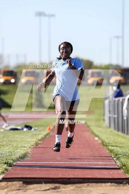 Thumbnail 2 in KC Suburban Red Conf. Champ. - Girls Field photogallery.