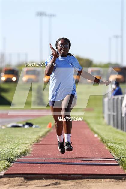 Thumbnail 3 in KC Suburban Red Conf. Champ. - Girls Field photogallery.