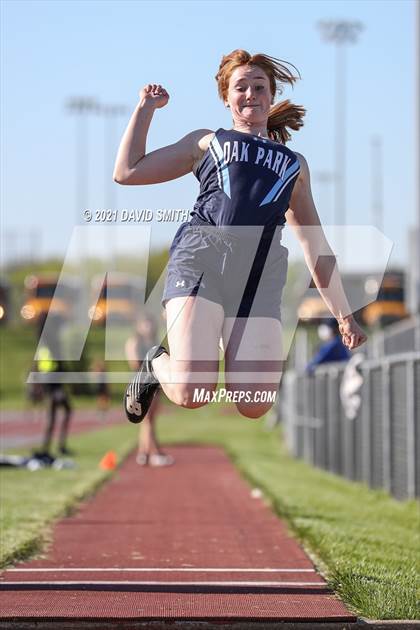 Thumbnail 3 in KC Suburban Red Conf. Champ. - Girls Field photogallery.