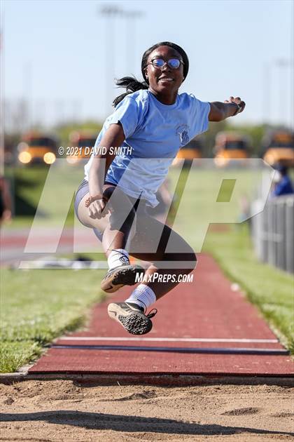 Thumbnail 3 in KC Suburban Red Conf. Champ. - Girls Field photogallery.