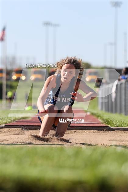 Thumbnail 1 in KC Suburban Red Conf. Champ. - Girls Field photogallery.