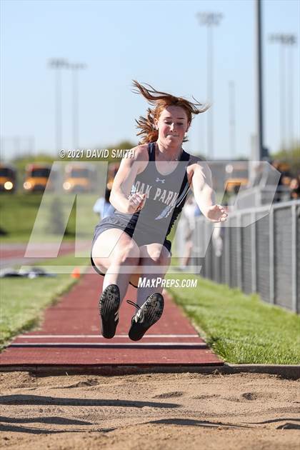 Thumbnail 2 in KC Suburban Red Conf. Champ. - Girls Field photogallery.
