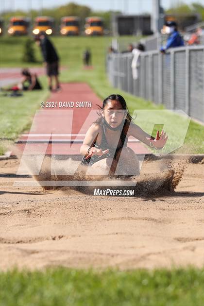 Thumbnail 1 in KC Suburban Red Conf. Champ. - Girls Field photogallery.