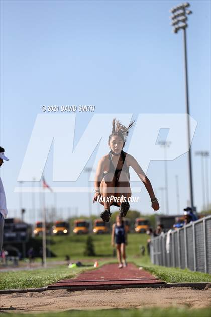 Thumbnail 3 in KC Suburban Red Conf. Champ. - Girls Field photogallery.