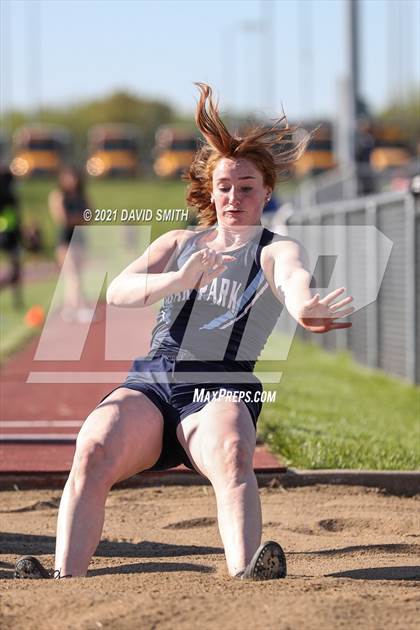Thumbnail 2 in KC Suburban Red Conf. Champ. - Girls Field photogallery.
