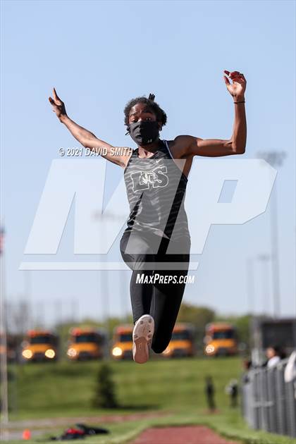 Thumbnail 1 in KC Suburban Red Conf. Champ. - Girls Field photogallery.