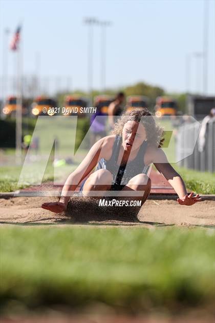Thumbnail 2 in KC Suburban Red Conf. Champ. - Girls Field photogallery.
