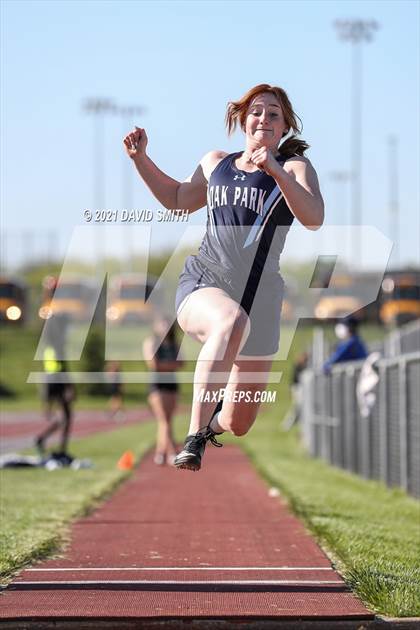 Thumbnail 1 in KC Suburban Red Conf. Champ. - Girls Field photogallery.