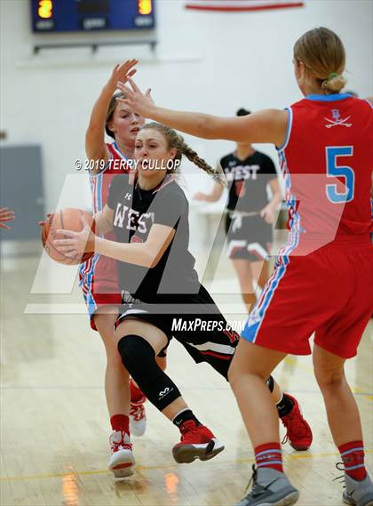 Thumbnail 2 in West vs. Ben Lomond (South Mountain Holiday Classic) photogallery.