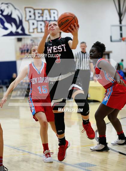 Thumbnail 2 in West vs. Ben Lomond (South Mountain Holiday Classic) photogallery.