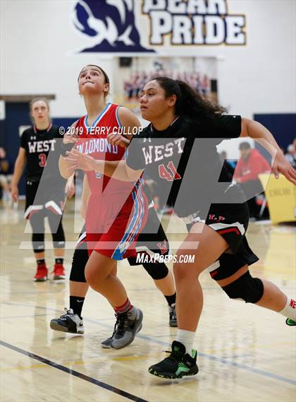 Thumbnail 2 in West vs. Ben Lomond (South Mountain Holiday Classic) photogallery.