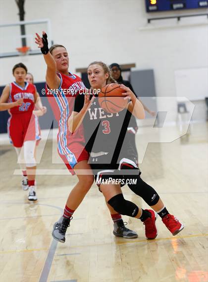 Thumbnail 1 in West vs. Ben Lomond (South Mountain Holiday Classic) photogallery.