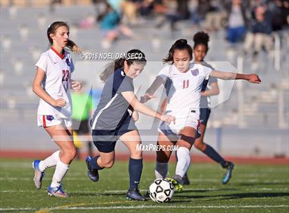 Thumbnail 1 in St. Ignatius vs. Carlmont (CIF CCS D1 Playoff) photogallery.