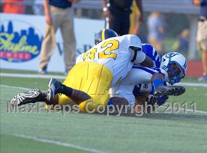 Thumbnail 1 in Walnut Hills vs. Wyoming (Skyline Chili Crosstown Showdown) photogallery.