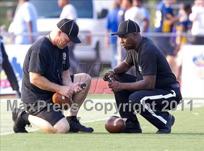 Thumbnail 3 in Walnut Hills vs. Wyoming (Skyline Chili Crosstown Showdown) photogallery.