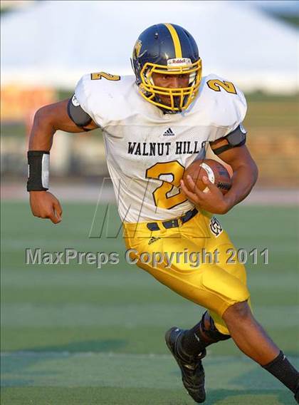 Thumbnail 2 in Walnut Hills vs. Wyoming (Skyline Chili Crosstown Showdown) photogallery.