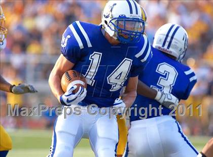 Thumbnail 3 in Walnut Hills vs. Wyoming (Skyline Chili Crosstown Showdown) photogallery.