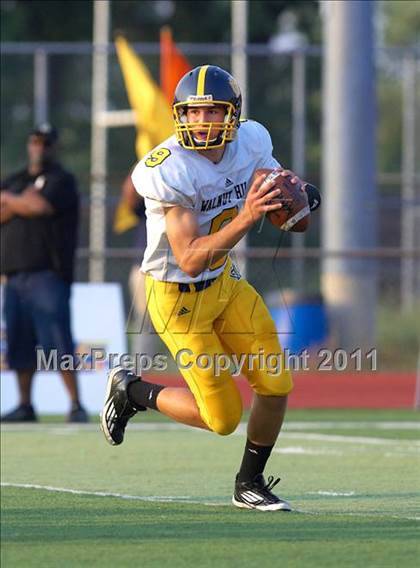 Thumbnail 3 in Walnut Hills vs. Wyoming (Skyline Chili Crosstown Showdown) photogallery.