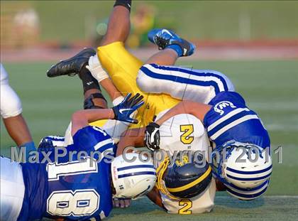 Thumbnail 2 in Walnut Hills vs. Wyoming (Skyline Chili Crosstown Showdown) photogallery.