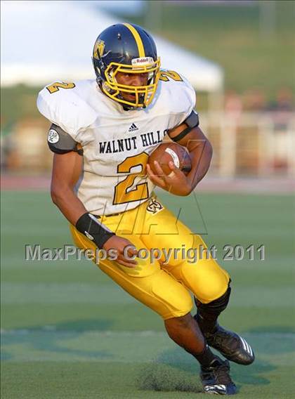 Thumbnail 3 in Walnut Hills vs. Wyoming (Skyline Chili Crosstown Showdown) photogallery.