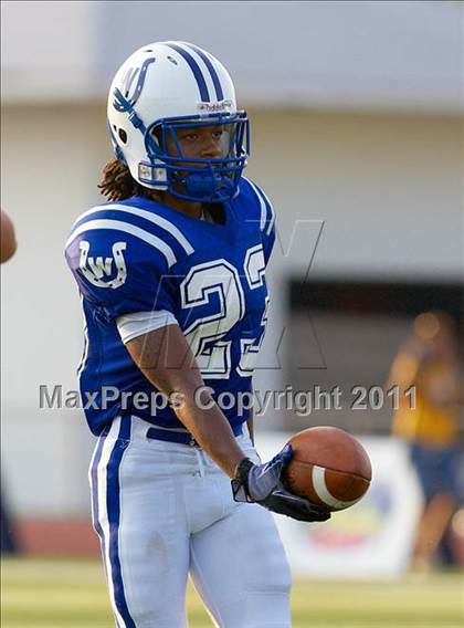 Thumbnail 1 in Walnut Hills vs. Wyoming (Skyline Chili Crosstown Showdown) photogallery.