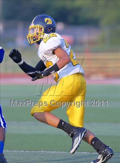 Thumbnail 2 in Walnut Hills vs. Wyoming (Skyline Chili Crosstown Showdown) photogallery.