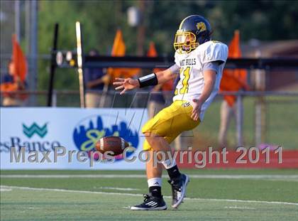 Thumbnail 2 in Walnut Hills vs. Wyoming (Skyline Chili Crosstown Showdown) photogallery.