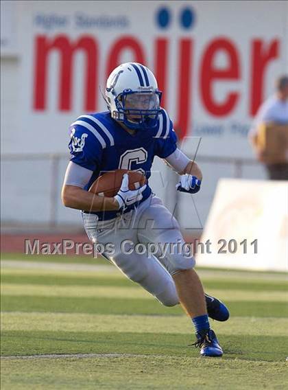 Thumbnail 3 in Walnut Hills vs. Wyoming (Skyline Chili Crosstown Showdown) photogallery.