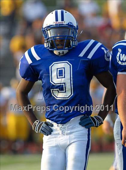 Thumbnail 2 in Walnut Hills vs. Wyoming (Skyline Chili Crosstown Showdown) photogallery.