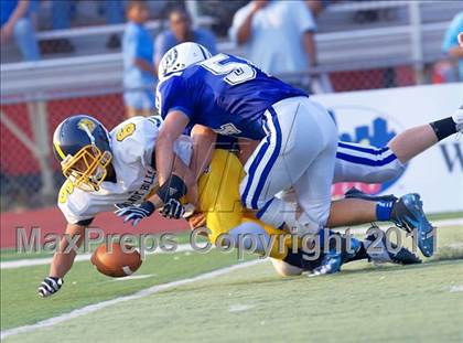 Thumbnail 3 in Walnut Hills vs. Wyoming (Skyline Chili Crosstown Showdown) photogallery.
