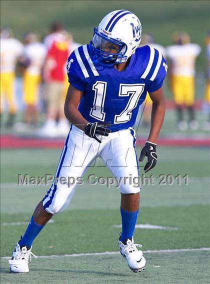 Thumbnail 3 in Walnut Hills vs. Wyoming (Skyline Chili Crosstown Showdown) photogallery.