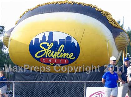 Thumbnail 2 in Walnut Hills vs. Wyoming (Skyline Chili Crosstown Showdown) photogallery.
