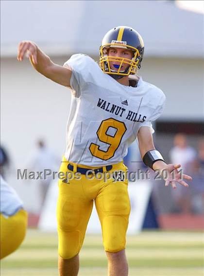 Thumbnail 3 in Walnut Hills vs. Wyoming (Skyline Chili Crosstown Showdown) photogallery.