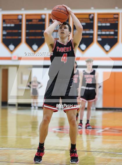 Thumbnail 2 in Circleville vs Amanda-Clearcreek photogallery.