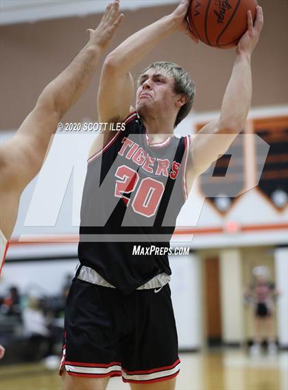 Thumbnail 2 in Circleville vs Amanda-Clearcreek photogallery.