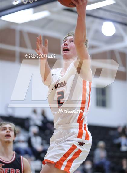 Thumbnail 2 in Circleville vs Amanda-Clearcreek photogallery.