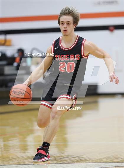 Thumbnail 2 in Circleville vs Amanda-Clearcreek photogallery.