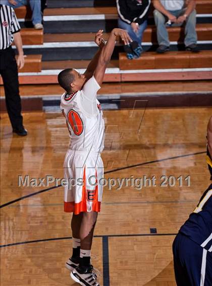 Thumbnail 2 in Seymour vs. Morristown-Hamblen East photogallery.
