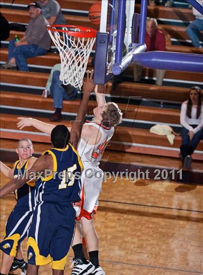 Thumbnail 1 in Seymour vs. Morristown-Hamblen East photogallery.