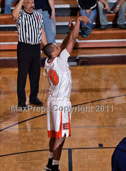 Thumbnail 2 in Seymour vs. Morristown-Hamblen East photogallery.