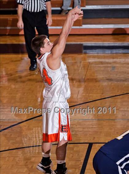 Thumbnail 3 in Seymour vs. Morristown-Hamblen East photogallery.