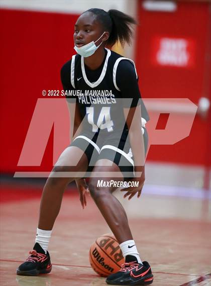 Thumbnail 3 in Palisades vs Rolling Hills Prep (The Covid Showcase) photogallery.