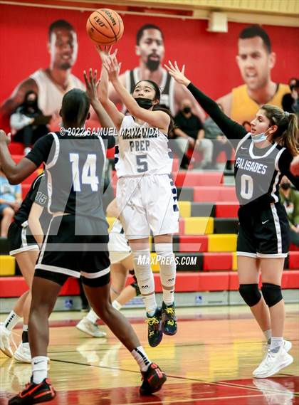 Thumbnail 1 in Palisades vs Rolling Hills Prep (The Covid Showcase) photogallery.