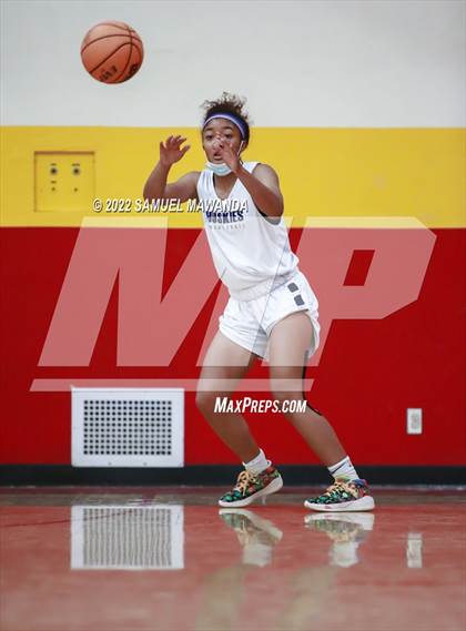Thumbnail 3 in Palisades vs Rolling Hills Prep (The Covid Showcase) photogallery.