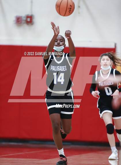 Thumbnail 3 in Palisades vs Rolling Hills Prep (The Covid Showcase) photogallery.