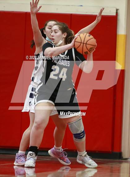 Thumbnail 1 in Palisades vs Rolling Hills Prep (The Covid Showcase) photogallery.