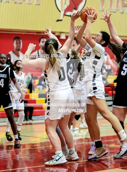 Thumbnail 2 in Palisades vs Rolling Hills Prep (The Covid Showcase) photogallery.
