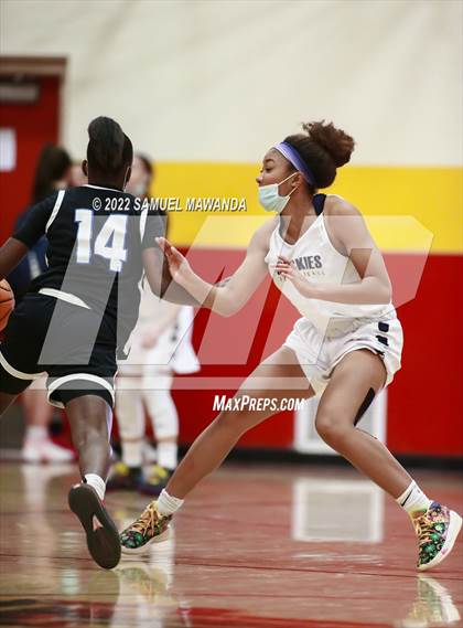 Thumbnail 3 in Palisades vs Rolling Hills Prep (The Covid Showcase) photogallery.