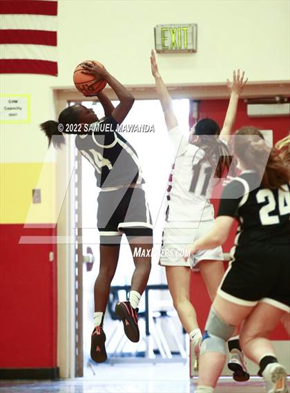 Thumbnail 2 in Palisades vs Rolling Hills Prep (The Covid Showcase) photogallery.